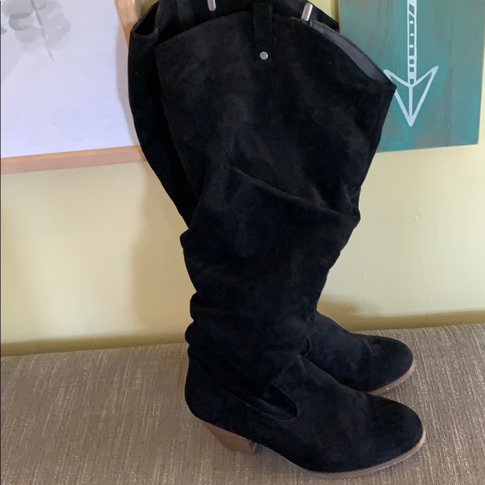 Like new over the knee suede boots!